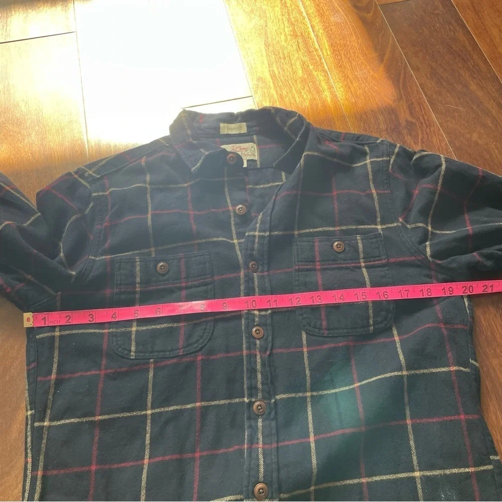 J. Crew Classic Mid Weight Flannel Double Brushed Navy Blue Button Up Size S